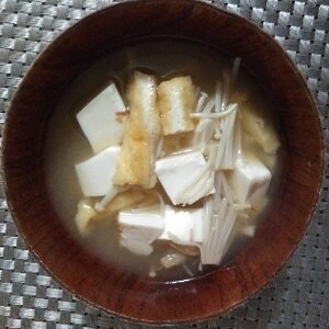 豆腐と油揚げとえのきのお味噌汁